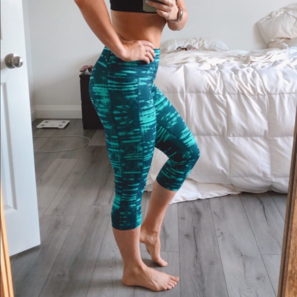 Medium High Rise Reebok Paint Crops